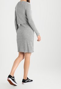 MAMALICIOUS Abito in maglia - grey