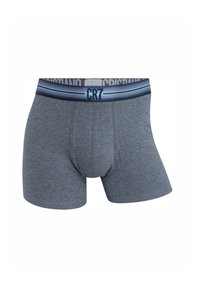 Grå herreboxershorts med en blå linning, der har teksten "CR7" centreret foran.