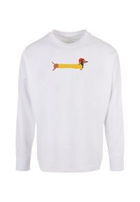 Hvid langærmet skjorte med et grafisk motiv af en dværggravhund med en gul krop, rød hat og grøn tørklæde. Glat tekstur, basic rund halsudskæring.