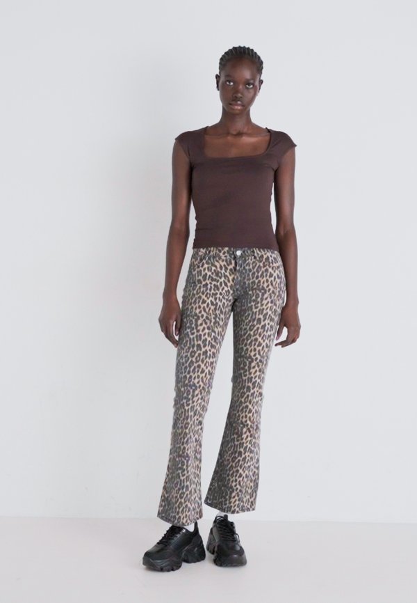 SOFT TOUCH TIGHT TOP - Print T-shirt - java4