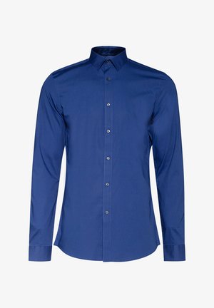 Mikropaidat, jossa on pitkät hihat ja kaulus, tummansinisestä kankaasta, joka on sileäpintaista. Paidassa on nappikiinnitys edessä ja pyöristetty helma. Kankaassa on hieno kiilto.