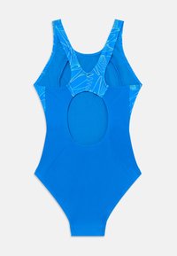 Maillot de bain une pièce bleu avec un design dos nageur. La partie supérieure présente un motif bleu contrastant avec des lignes ondulées et un dos ouvert.