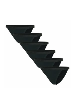 Sześć czarnych męskich majtek w stylu slipów z prostymi elastycznymi pasami, ułożonych diagonalnie na białym tle.