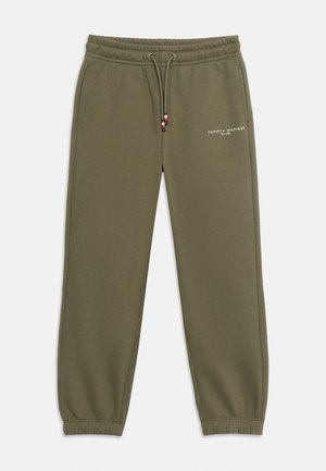 Maslinasto zelene trenirka hlače s elastičnim pojasom, vezicama, manžetama na gležnjevima, bočnim džepovima i malim bijelim logotipom Tommy Hilfiger na lijevom bedrima.