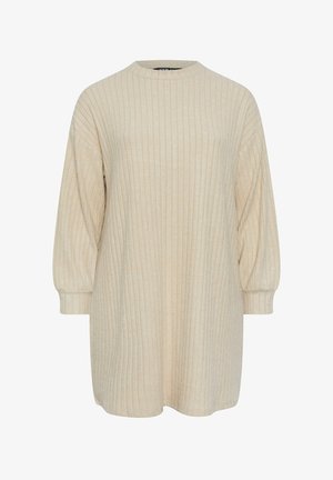 Beige geribbelde jurk met een hoge ronde hals en lange pofmouwen. Zachte textuur, knielange snit en subtiele verticale patroon details.