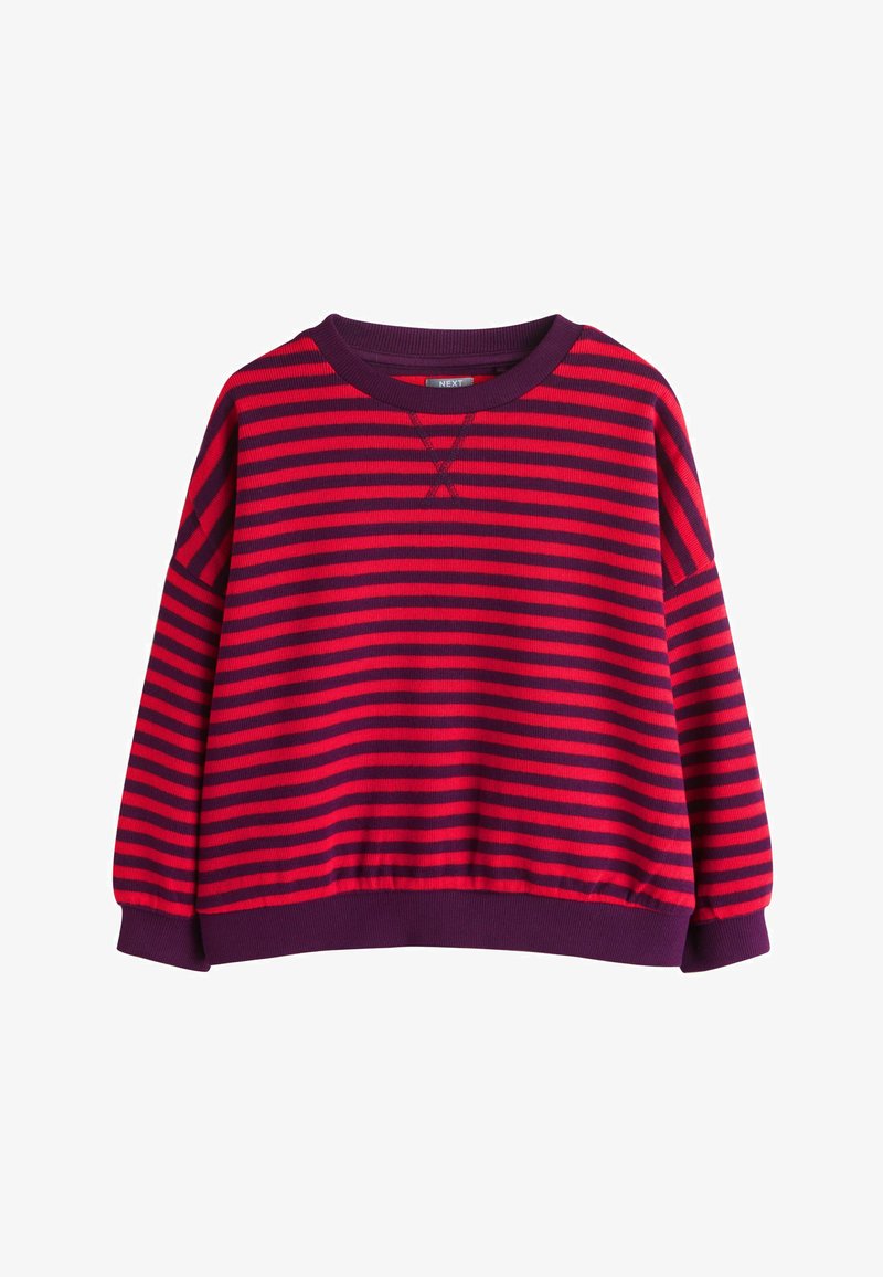 Sweat-shirt rayé rouge et violet avec un col rond, des poignets et un ourlet côtelés. Présente un détail subtil en forme de X cousu sur le devant. Matière en mélange de coton.