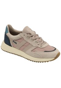 Beige mocka sneakers med rosa detaljer, med en strukturerad ovandel, vit mellansula och gummiyttersula med ett tydligt greppmönster.