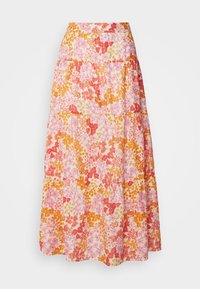 Jupe maxi florale dans des teintes de rose, orange et jaune. Présente un design à étages avec une taille cintrée, fabriquée en tissu léger et fluide.