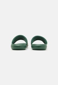Nike Sportswear VICTORI ONE SLIDE UNISEX - Pantoletai - fir/white