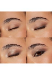 Close-up van vier ooglooks met verschillende tinten bruine en grijze oogschaduw, een soepele textuur en gedefinieerde wenkbrauwen.