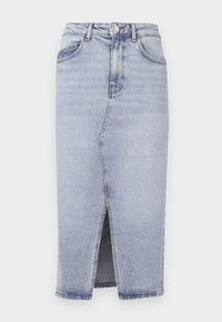 Ljust blå denimpennkjol med en framslits, femfickorsdesign och knappstängning i midjan. Slät textur, klassisk skärning.