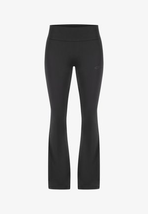 Czarne legginsy do ćwiczeń z szerokim pasem, rozszerzanym fasonem, gładką teksturą i małym logo po lewej stronie.