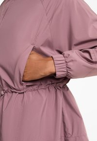 OYSHO WATER-REPELLENT WINDBREAKER - Let jakke / Sommerjakker - mauve