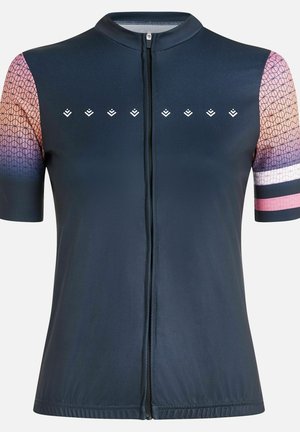 Korte mouwen fietsjersey in donker marineblauw, met geometrische patronen in pastelkleuren op de mouwen, een ritssluiting aan de voorkant en reflecterende accenten.