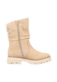 Bottine en cuir beige avec un design plissé, fermeture éclair latérale et semelle texturée. Elle présente un bout rond et un détail de couture minimal.