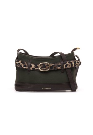 Bolso bandolera verde oscuro y marrón con cinturón de estampado de leopardo y hebilla dorada, tamaño pequeño, logo de la marca Mariamare en el frente.