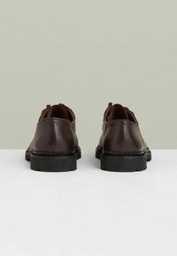 Reiss REGULAR FIT - HATTON - Hétköznapi fűzős cipő - dark brown