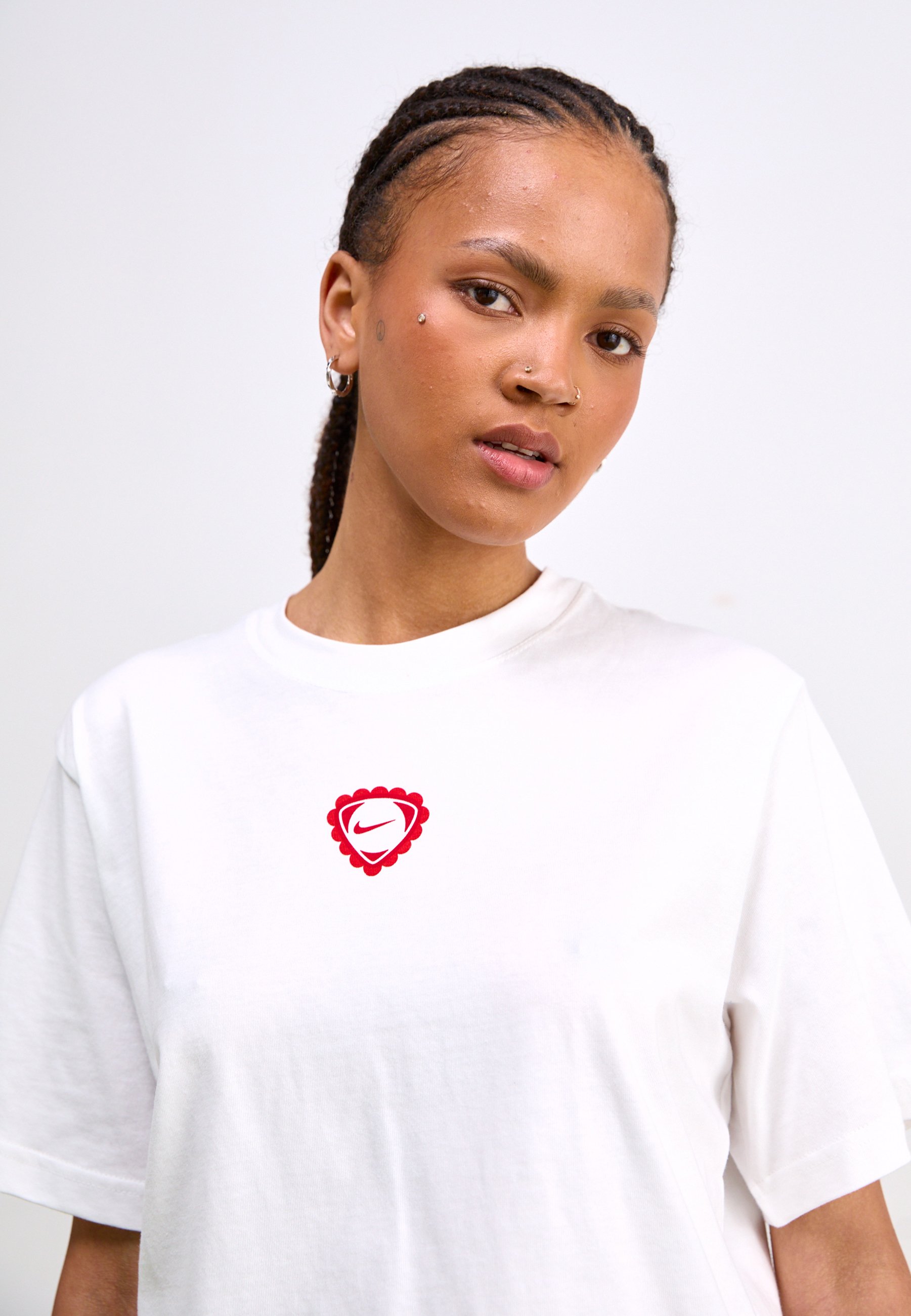 売れ筋商品|||ナイキ Tシャツ レディース トップス ASBURY CREW  - Print T-shirt - white/university red Nike Sportswear ASBURY CREW - Print T-shirt - white