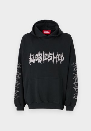 Fekete kapucnis pulóver, ami a mellkasán egy nagy grafikai nyomattal és részletes mintákkal rendelkezik az ujjain. Puha anyagból készült, kenguruzsebbel.