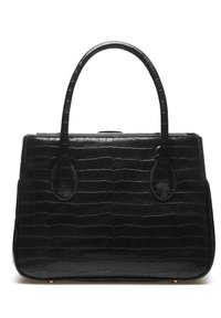 Bolso de mano de cuero negro con textura de cocodrilo, forma estructurada, asas redondeadas duales y un acabado elegante y pulido.