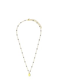 Collier en chaîne dorée avec des accents en perles noires, présentant un pendentif circulaire lisse. Conception délicate avec un fermoir à ressort.