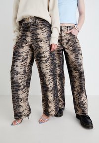 Jaded London TIGER COLOSSUS UNISEX - Traperice opuštenog kroja - brown