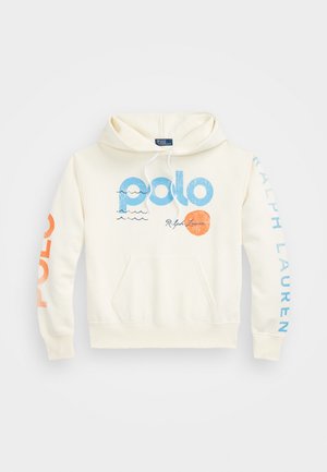 Kermainen huppari, jossa on suuri sininen "polo" -grafiikka aaltoineen ja oranssi ympyrä. "Ralph Lauren" on painettu sinisin kirjaimin oikeaan hihaan.