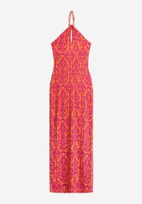 Vestido de cuello halter en naranja con un vibrante patrón abstracto en rosa. Ajuste slim, tela ligera, hasta los tobillos con una textura suave.