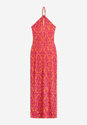 Vestido de cuello halter en naranja con un vibrante patrón abstracto en rosa. Ajuste slim, tela ligera, hasta los tobillos con una textura suave.