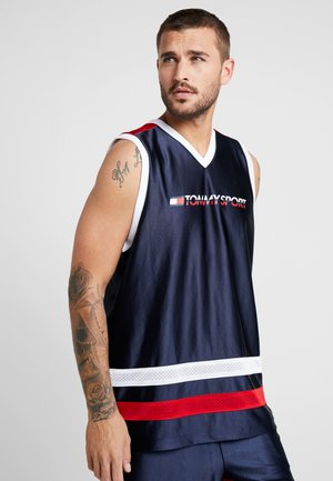 Canottiera atletica blu navy con dettagli bianchi e rossi, dotata di scollo a V e pannelli in rete. Logo "TOMMY SPORT" stampato sul fronte.