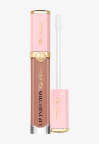 Too Faced Lip Injection Lip Gloss in een doorzichtige tube met roze accenten, gouden hardware en een zachte applicator. Kleur: nude bruin.