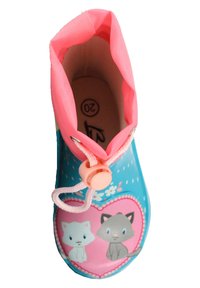 Bottes de pluie en caoutchouc bleu avec un col rose, présentant des chats de dessin animé dans un motif en forme de cœur. Comprend un cordon de serrage élastique et des fleurs blanches décoratives. Taille 20.
