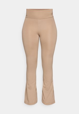 Hautfarbene Leggings mit hohem Bund, ausgestelltem Saum, glatter Textur und ohne sichtbare Muster oder Hardware-Details.