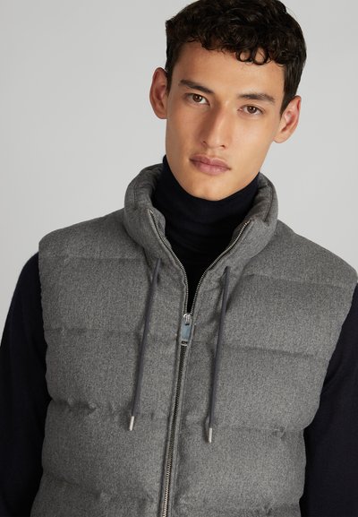 Graue Daunenweste mit hohem Kragen, ausgestattet mit einem Reißverschluss und Kordelzügen. Strukturierter Stoff mit Steppmuster.