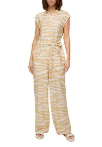 Beige Kurzarm-Overall mit weißen Zebramustern, mit einem Knopfverschluss vorne und einem Stoffgürtel in der Taille; weit geschnitten.