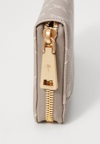 JOOP! CORTINA MELETE  PURSE - Peňaženka - simply taupe