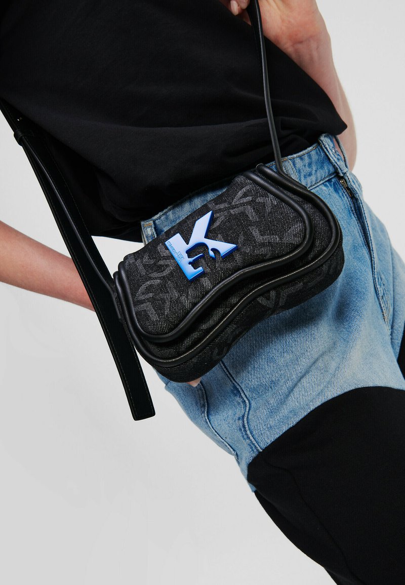 Top Triangle Karl Lagerfeld Monogram Blue - Donna, Riciclato Poliammide/Elastan, Chiusura A Laccio - Foto 11