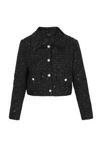 Czarna krótka kurtka z teksturowanej tkaniny, z siatkowym wzorem, dużymi perłowymi guzikami i klasycznym kołnierzem. Zaprojektowana z dwiema przednimi kieszeniami.