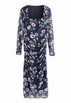 Robe à manches longues florale en bleu marine avec un décolleté carré. Présente des côtés froncés et un motif floral fantaisiste en rose, violet et vert.