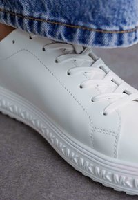 MICHAEL Michael Kors GROVE LACE UP - Sneakers - optic white