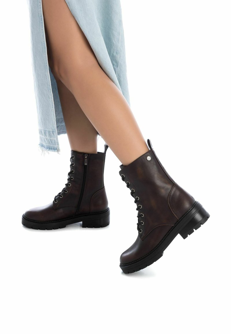 XTI Botines con cordones - brown