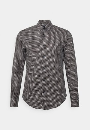 Herenoverhemd met lange mouwen en knopen, met een klein geometrisch patroon in zwart, wit en beige, en een klassieke kraag.