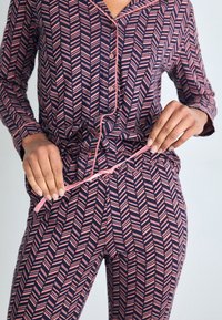LASCANA VIVANCE DREAMS BY LASCANA VD COSY CLASSIC SET - Pyjama - dunkelblau/bordeaux