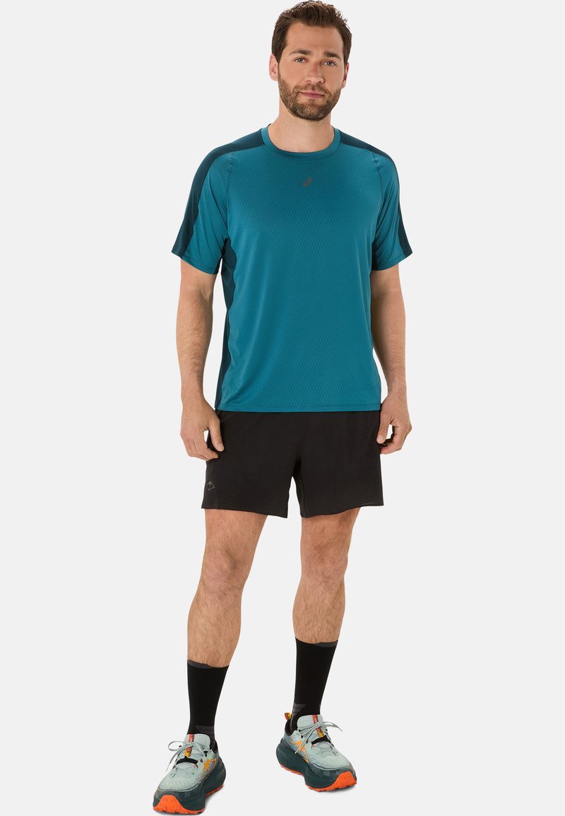 ASICS FUJITRAIL ELITE SS - Jednoduché tričko - atlantis blue saxon green