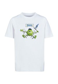 Bílá bavlněná tričko s potiskem zelené postavy s jedním okem, nosící modrou čepici, obklopené modrou páskou a vlajkou.