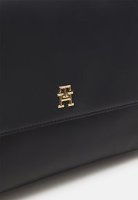 Thumbnail Image 5