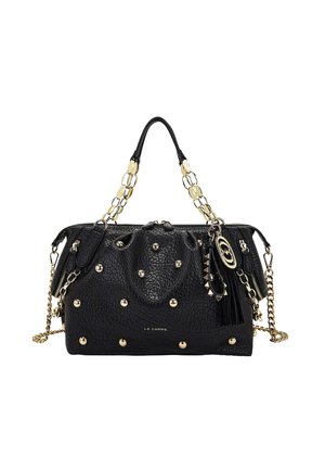 Borsa a mano in pelle nera con borchie metalliche, catena e manici in pelle, chiusura con zip e nappina decorativa. Presenta una superficie testurizzata.