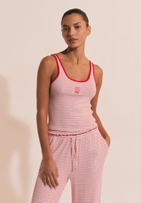 Seleccionado, red/white