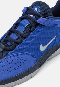 Nike SB VERTEBRAE UNISEX - Sportcipő - astronomy blue/wolf grey/obsidian/midnight navy
