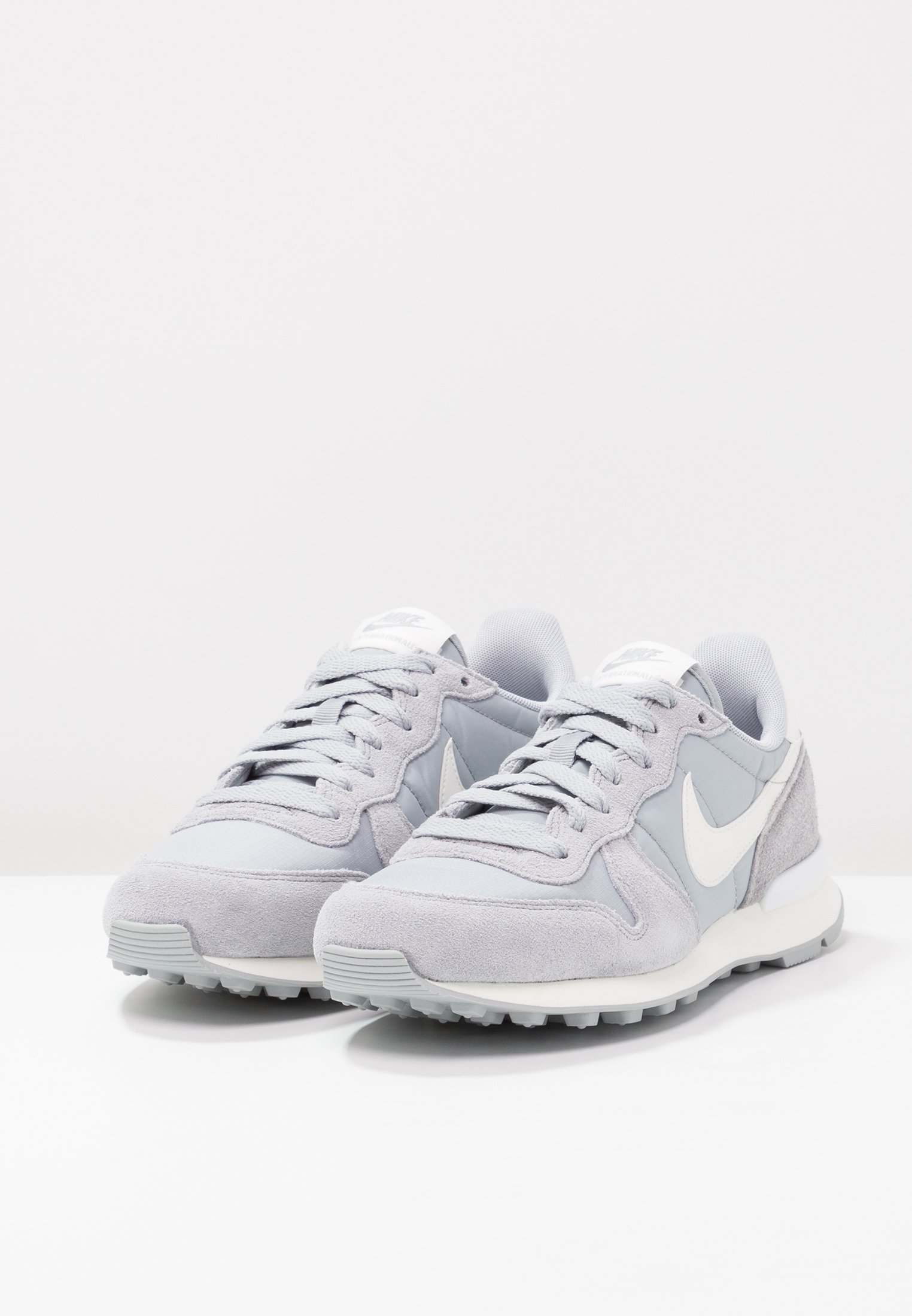 nike internationalist white grey